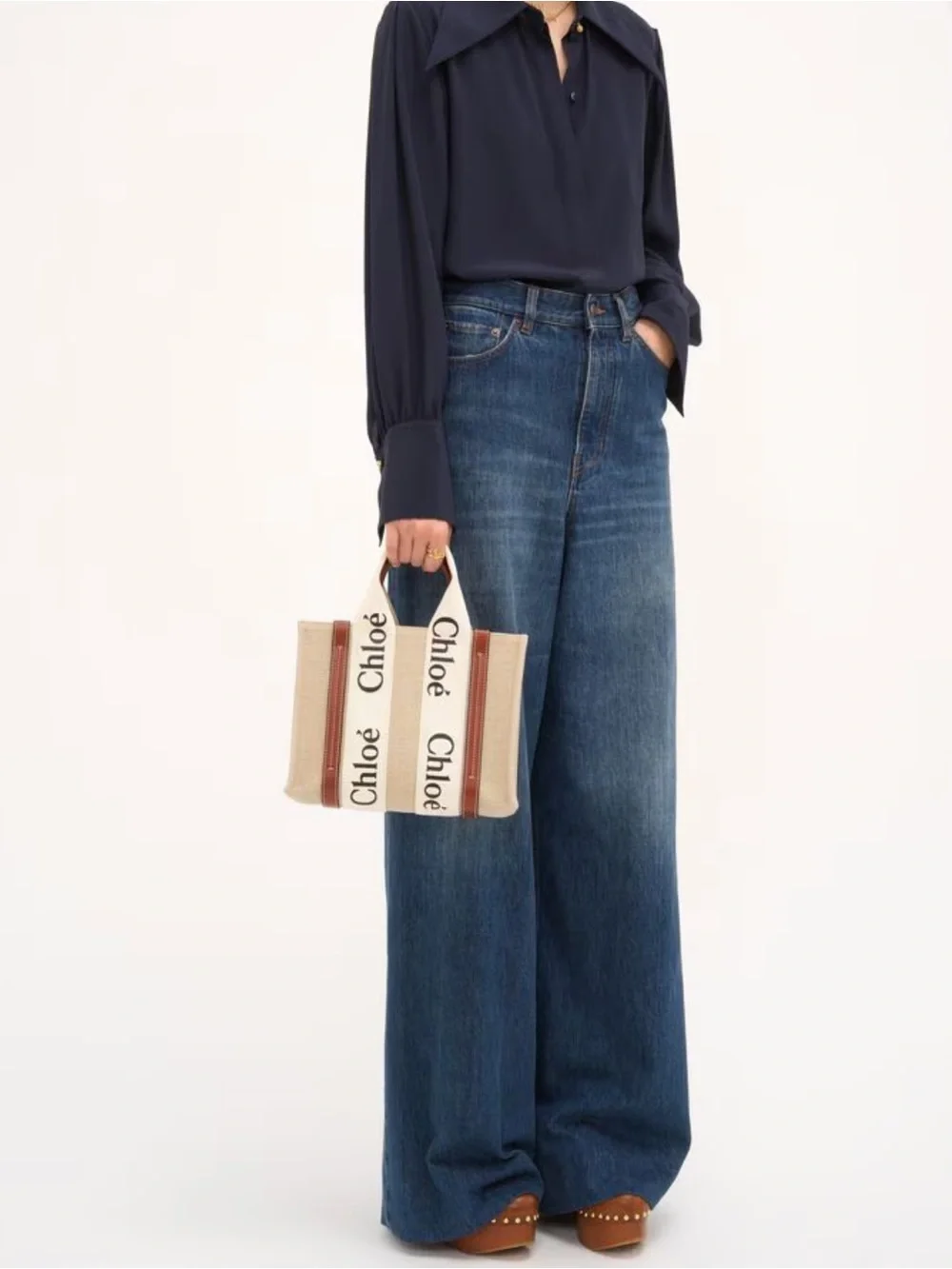 Chloe Small Woody Tote Bag - Picture 12 of 15